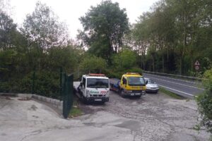 Grúas y Desguaces Jon